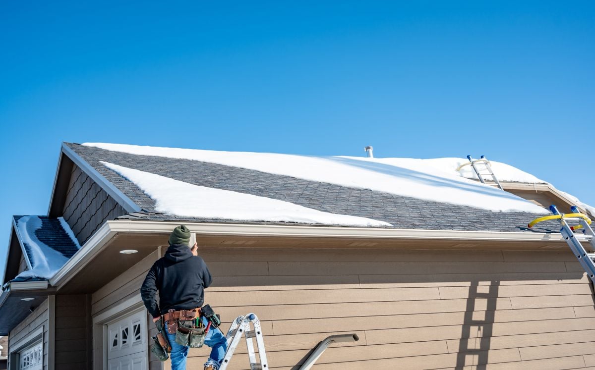 can i get a new roof in winter worker on top of ladder